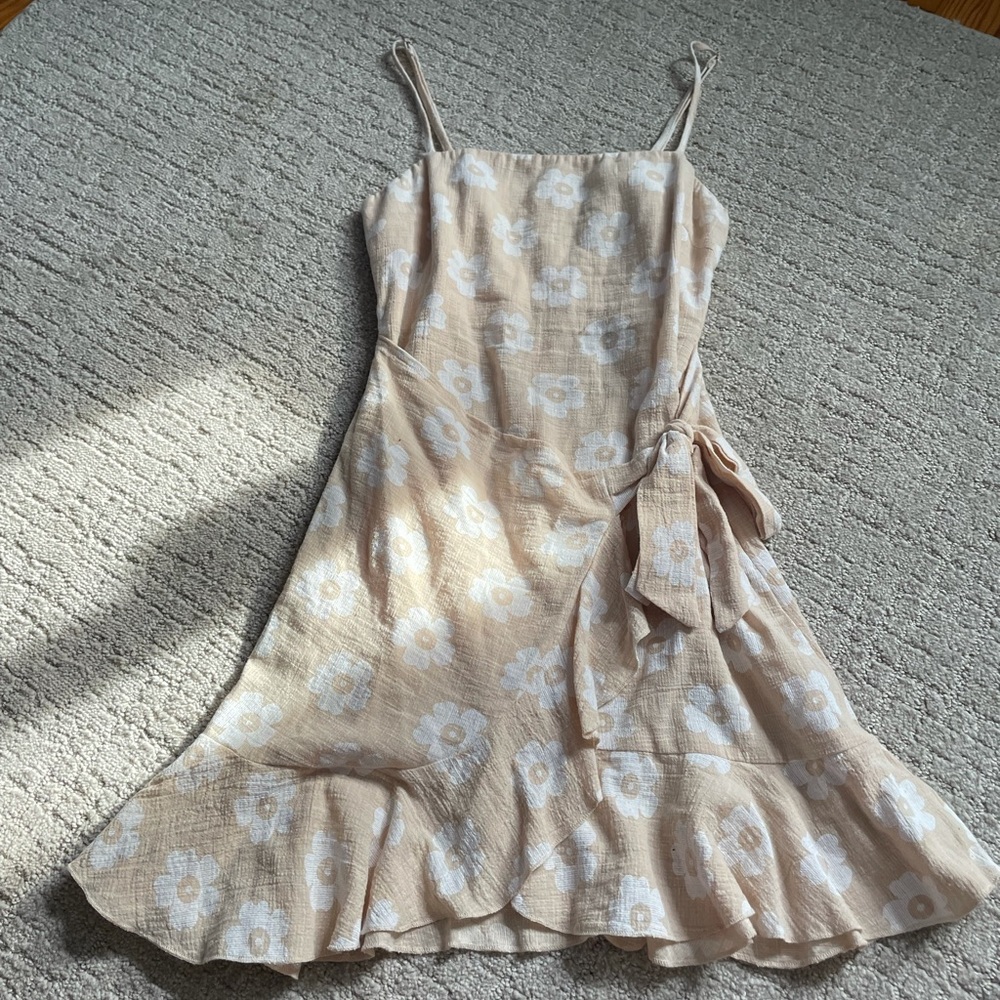 Princess Polly Cream Flower Dress - Picture 2 of 4